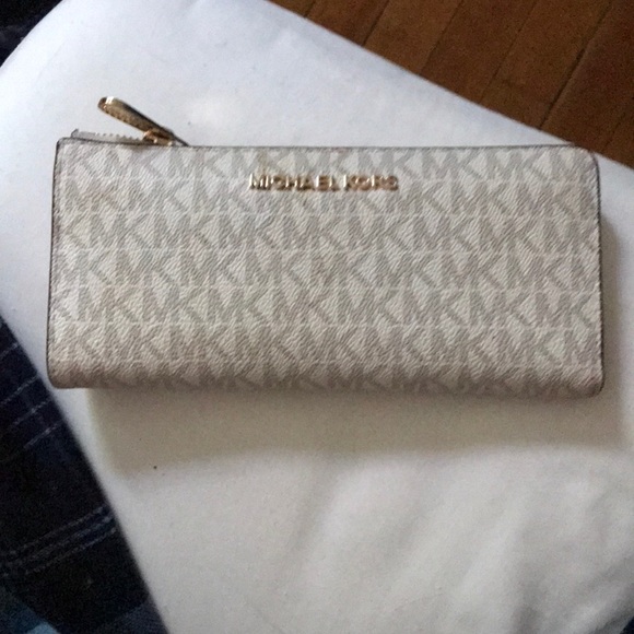 Michael Kors Genuine leather wallet - Picture 1 of 1